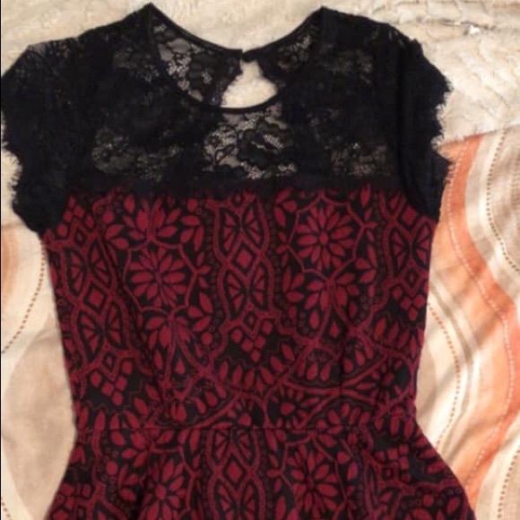 Dresses & Skirts - Lace sleeve knee length dress